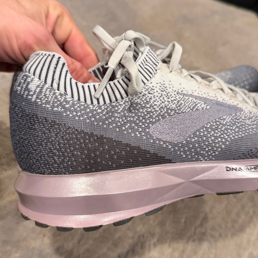 Brooks Levitate 2 Women's Running Shoes Size 9.5 B (Medium) Gray and pink EUC - Picture 4 of 9